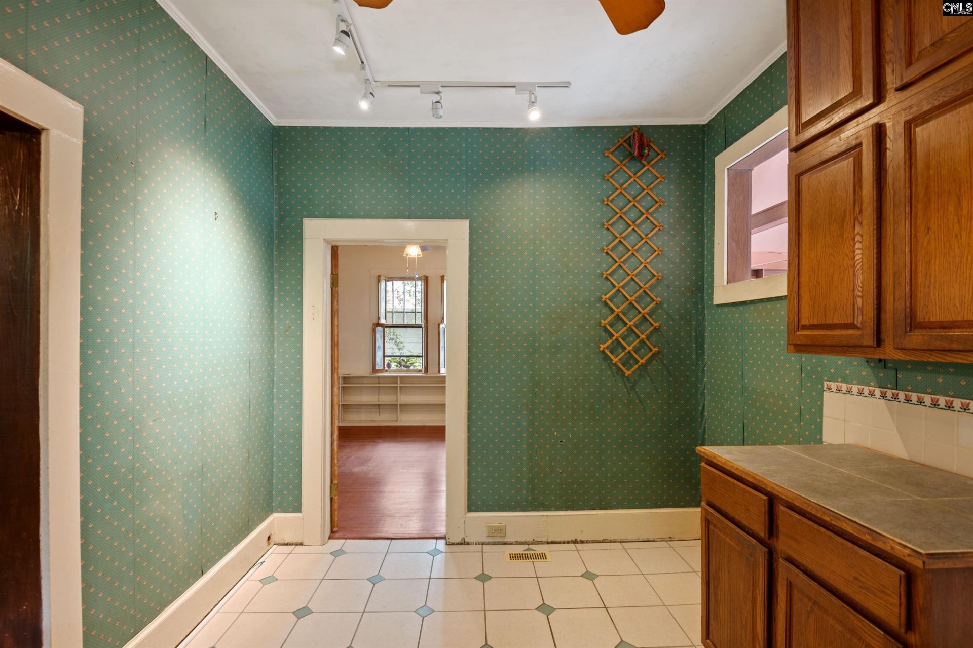 528 Queen Street  Photo 12