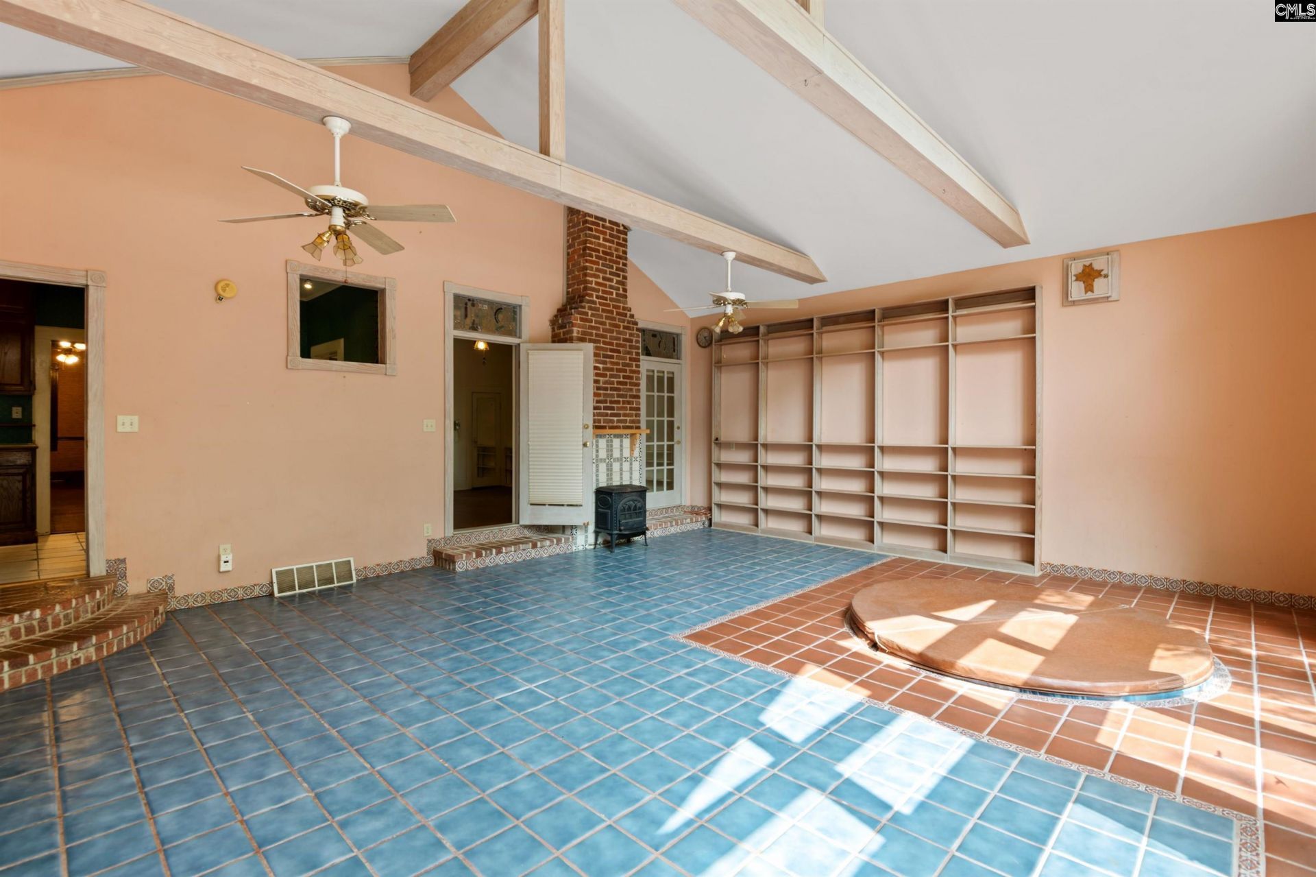 528 Queen Street  Photo 18