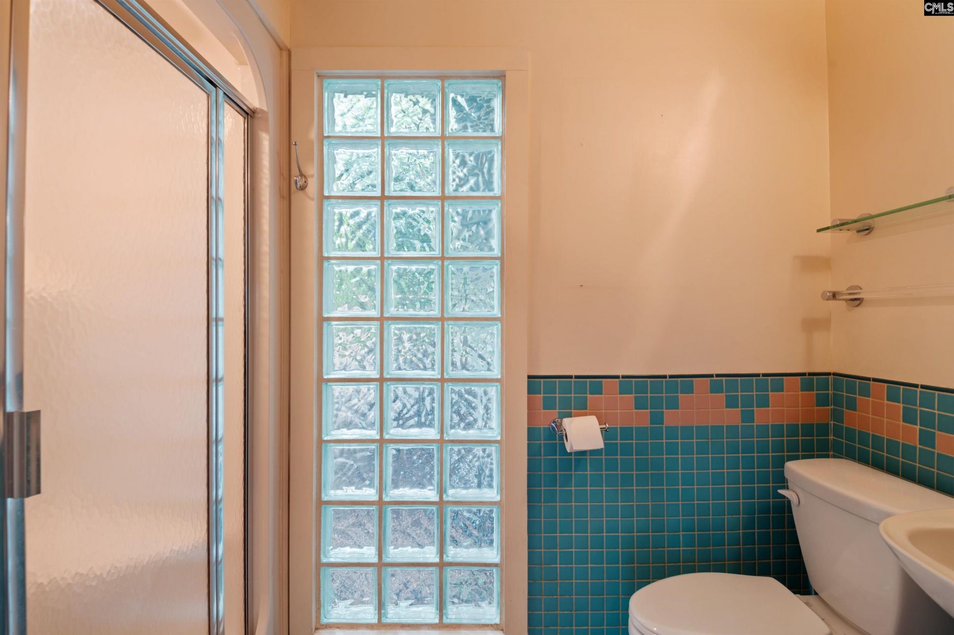 528 Queen Street  Photo 24