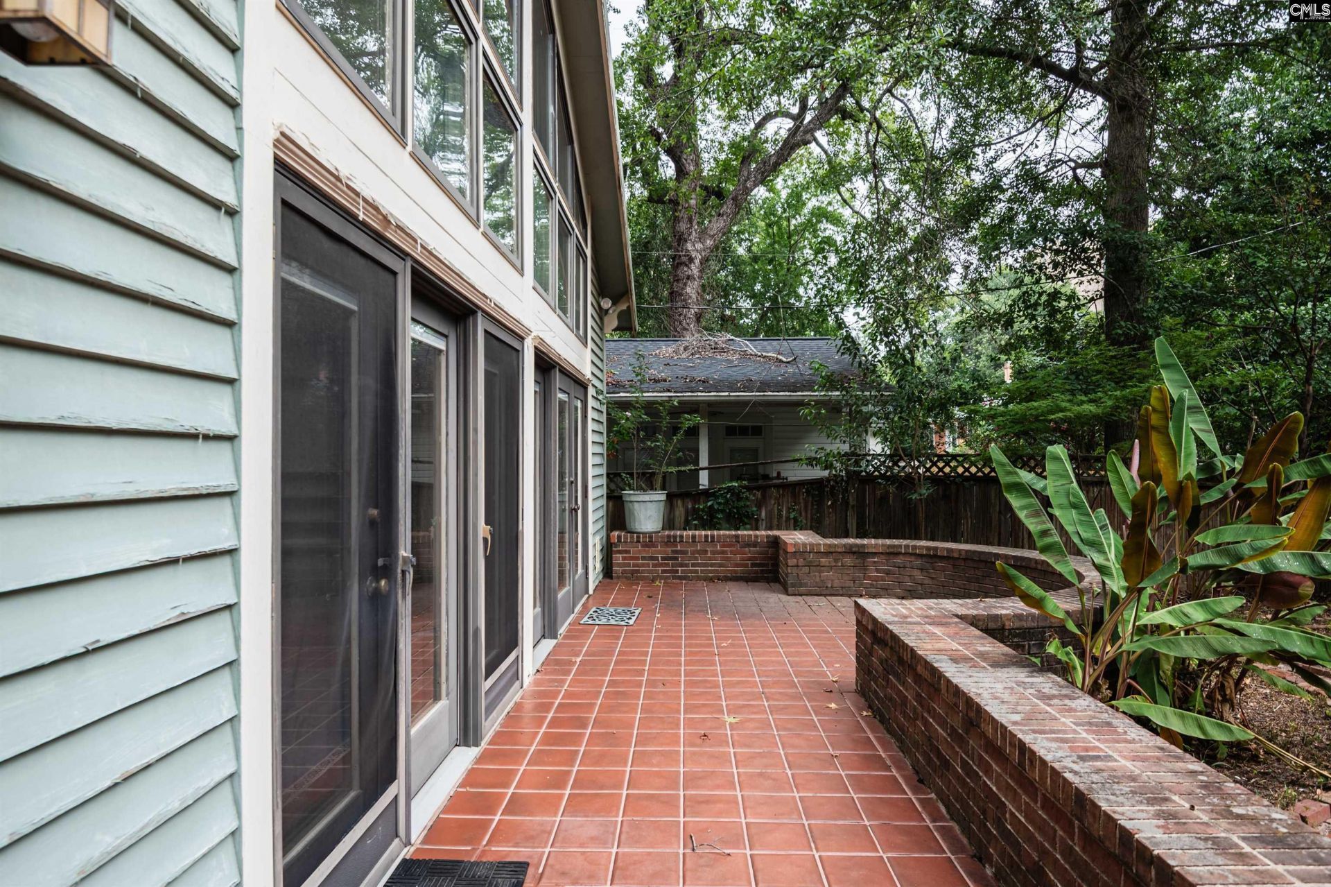 528 Queen Street  Photo 32