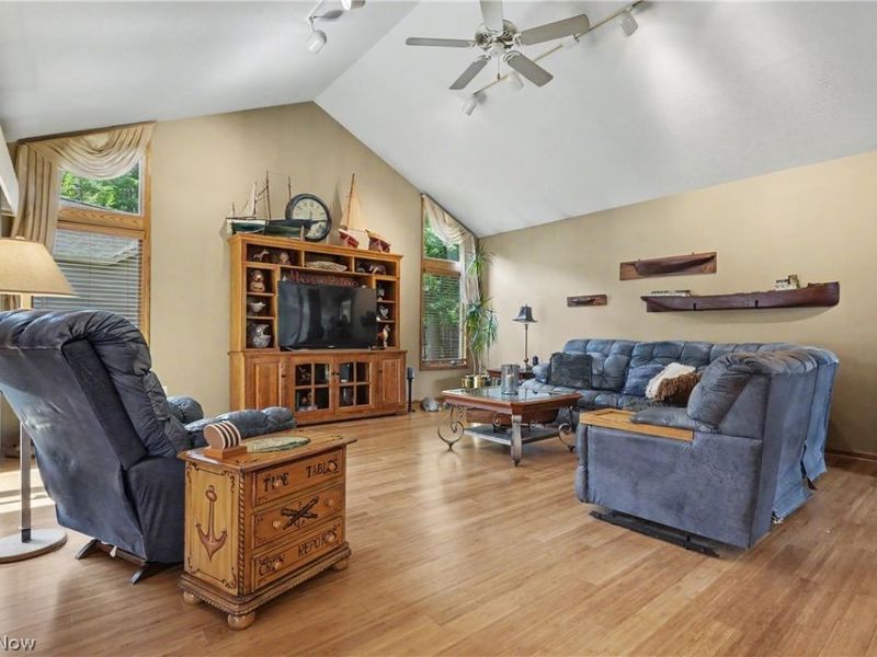 40 W Maple Drive, Seville, OH 44273 Photo 7