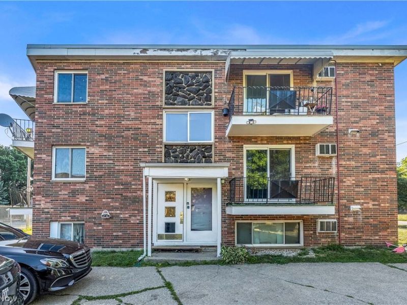 18809 Bella Drive, Unit 2/UP, Cleveland, OH 44119 Photo 1