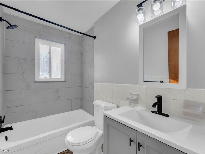 18809 Bella Drive, Unit 2/UP, Cleveland, OH 44119 Photo 16
