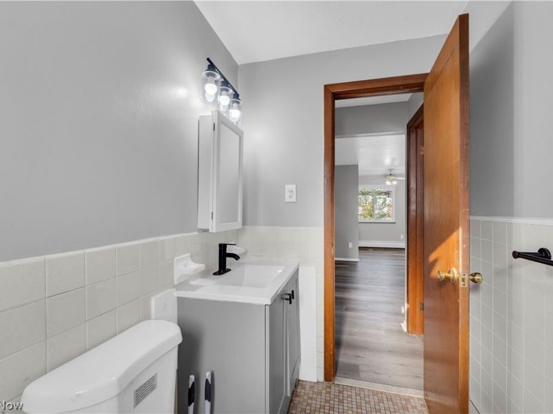 18809 Bella Drive, Unit 2/UP, Cleveland, OH 44119 Photo 17
