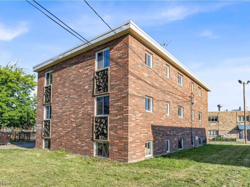 18809 Bella Drive, Unit 2/UP, Cleveland, OH 44119 Photo 20