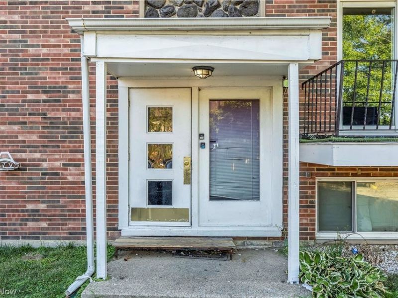 18809 Bella Drive, Unit 2/UP, Cleveland, OH 44119 Photo 3
