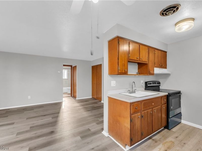 18809 Bella Drive, Unit 2/UP, Cleveland, OH 44119 Photo 8