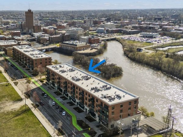 160 S River Street, Unit 305, Aurora, IL 60506