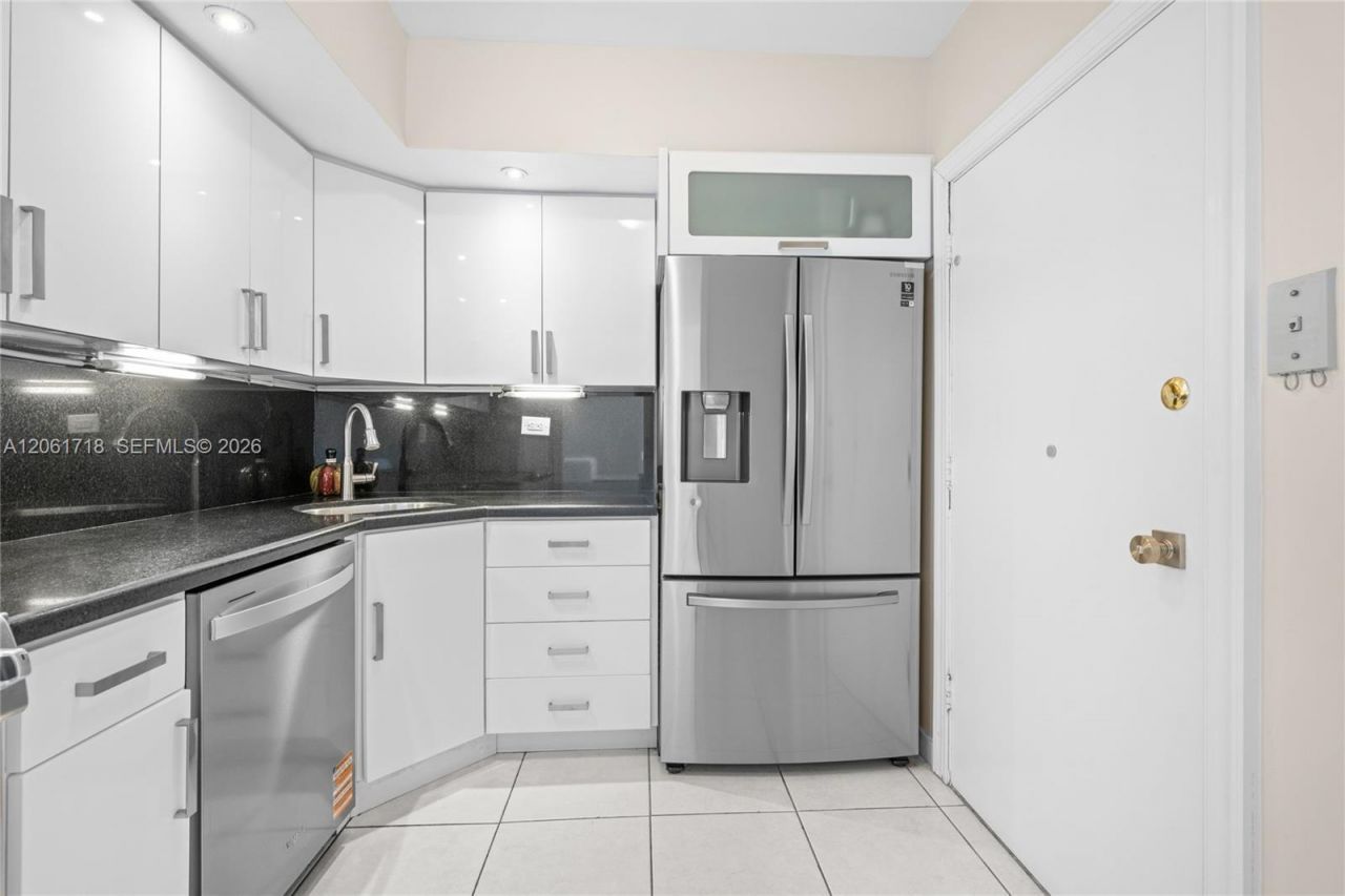 5601 Collins Ave, Unit 1515, Miami Beach, FL 33140 Photo