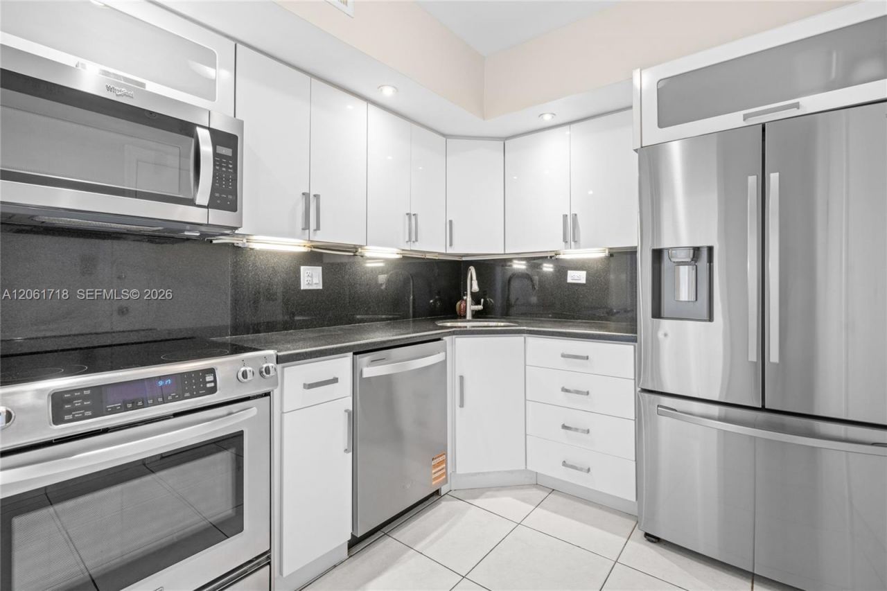 5601 Collins Ave, Unit 1515, Miami Beach, FL 33140 Photo