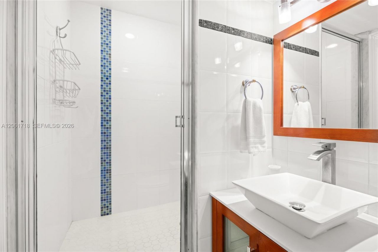 5601 Collins Ave, Unit 1515, Miami Beach, FL 33140 Photo