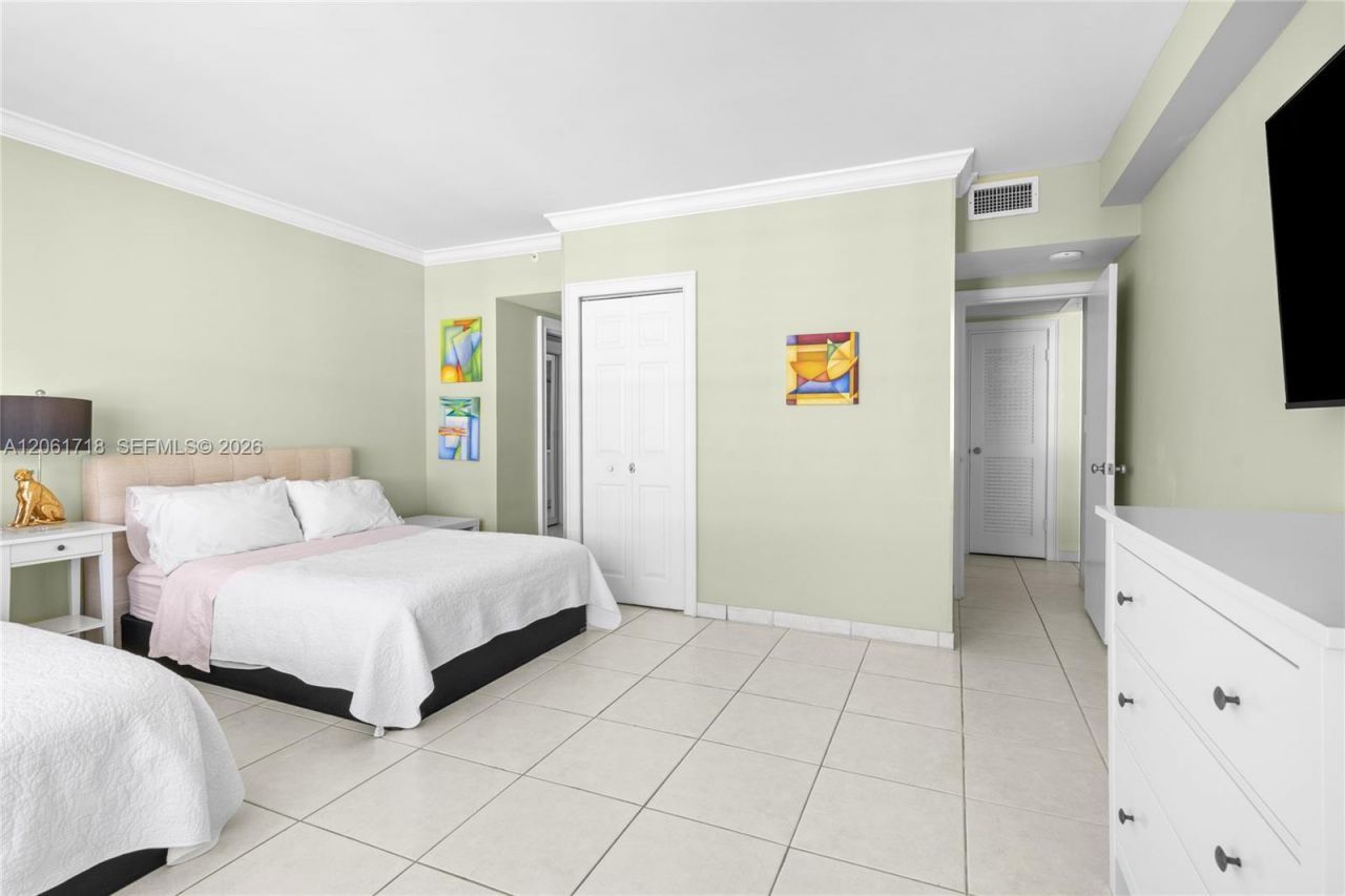 5601 Collins Ave, Unit 1515, Miami Beach, FL 33140 Photo