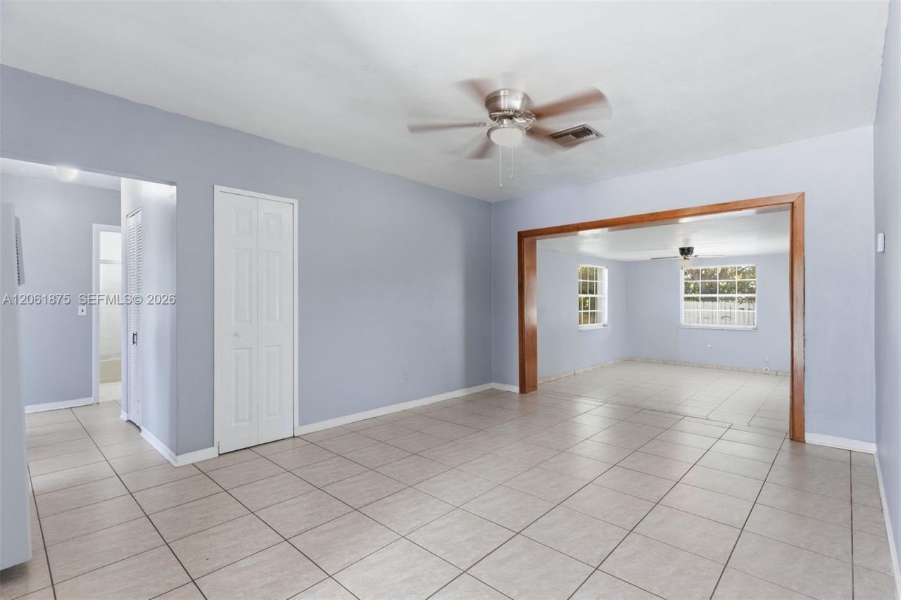 998 W 68th St, Hialeah, FL 33014 Photo