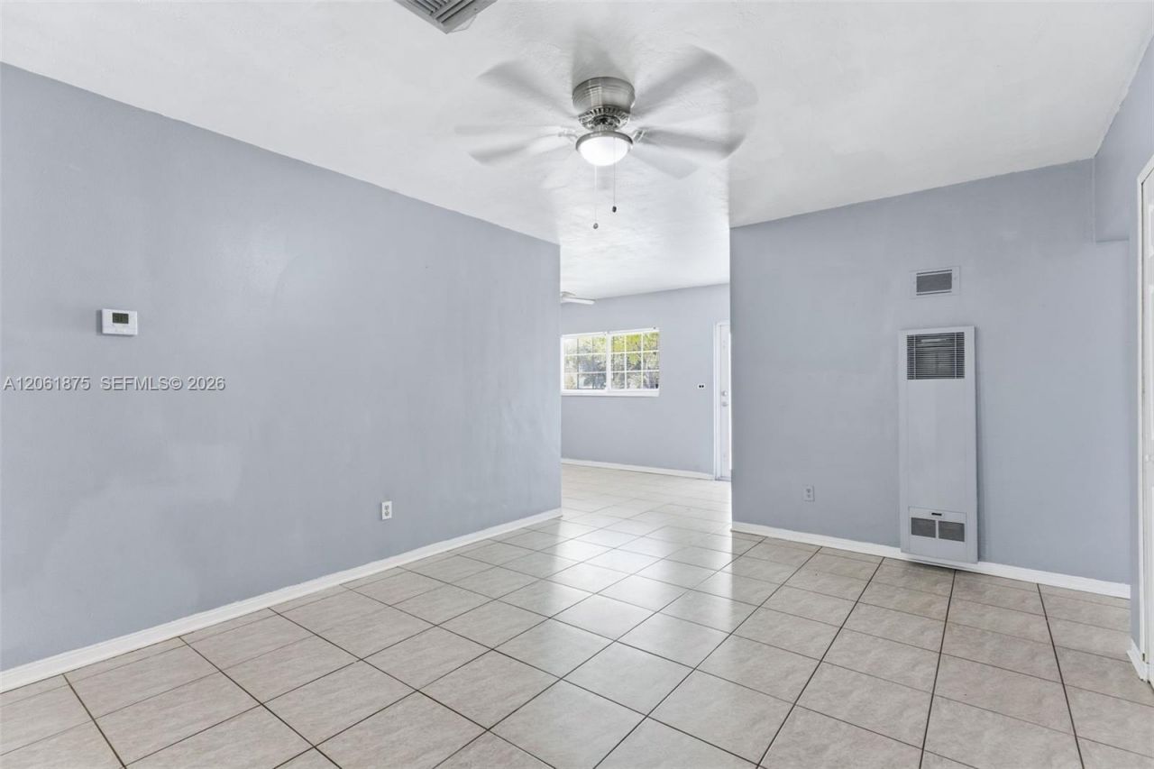 998 W 68th St, Hialeah, FL 33014 Photo