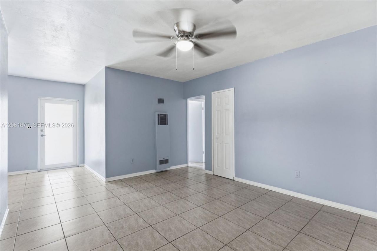 998 W 68th St, Hialeah, FL 33014 Photo