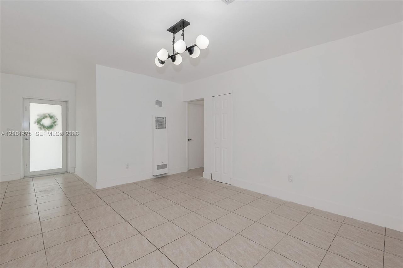 998 W 68th St, Hialeah, FL 33014 Photo