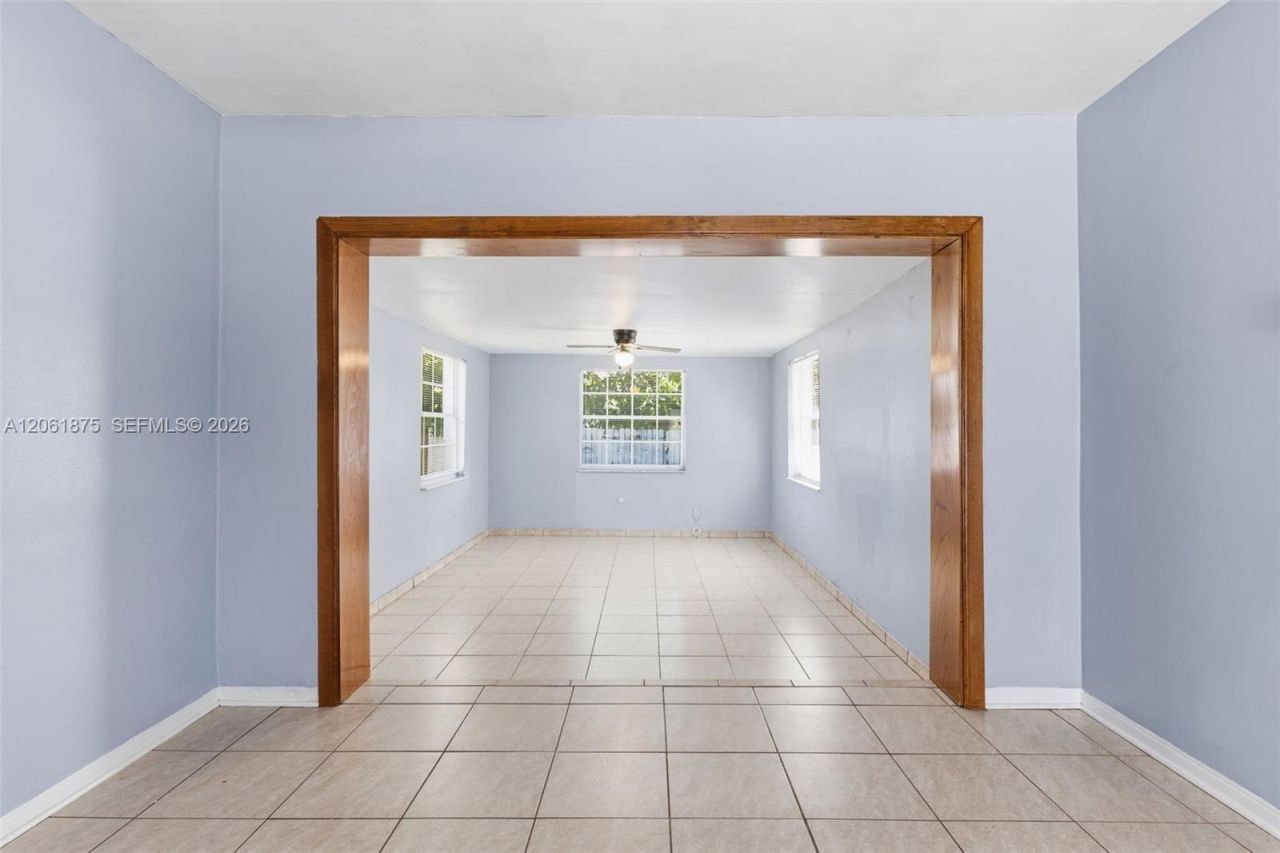 998 W 68th St, Hialeah, FL 33014 Photo