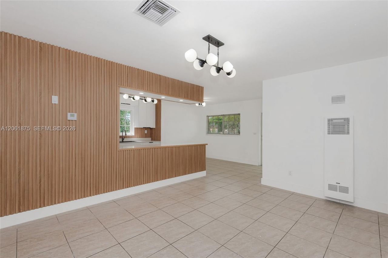 998 W 68th St, Hialeah, FL 33014 Photo