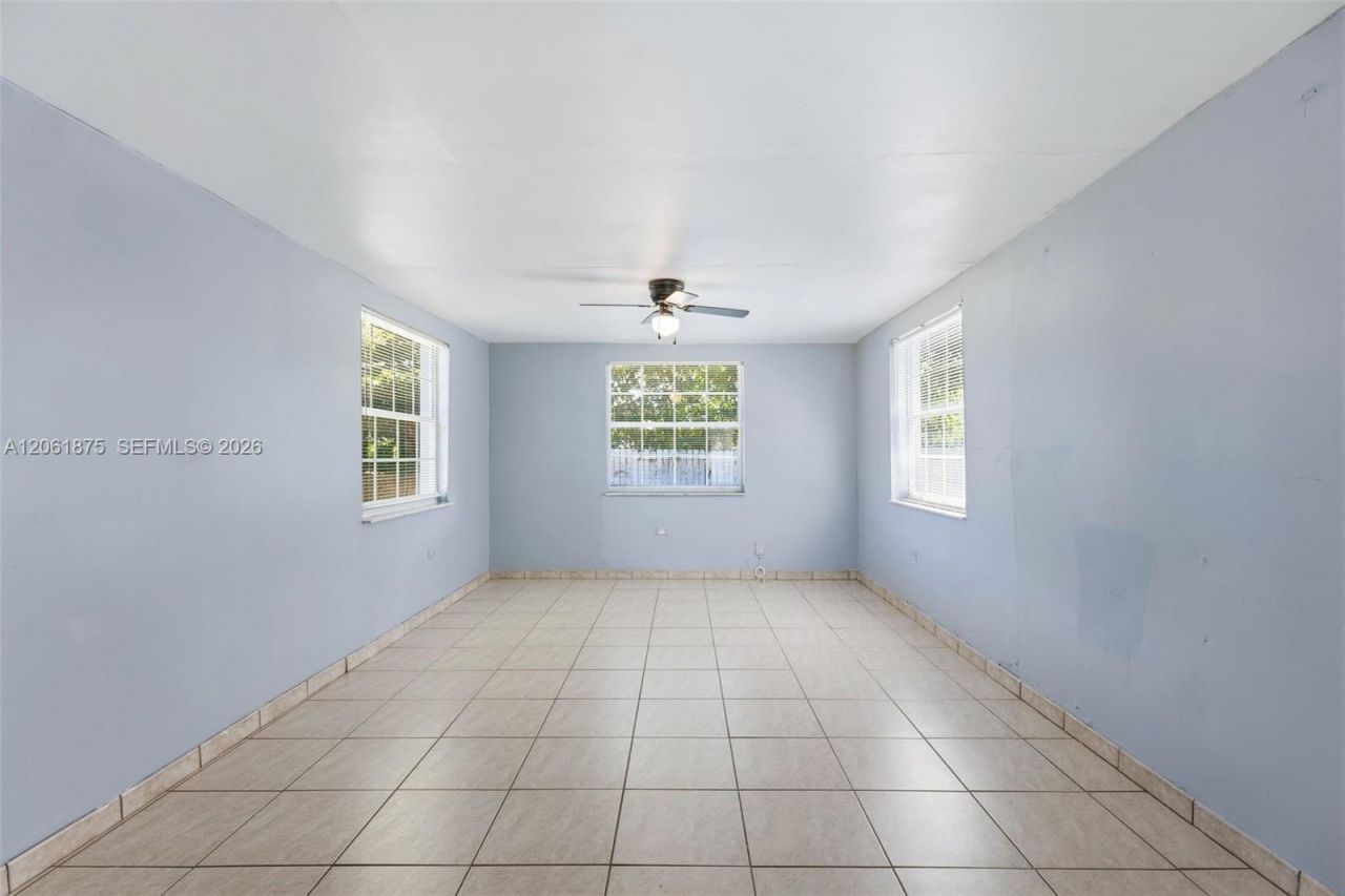 998 W 68th St, Hialeah, FL 33014 Photo