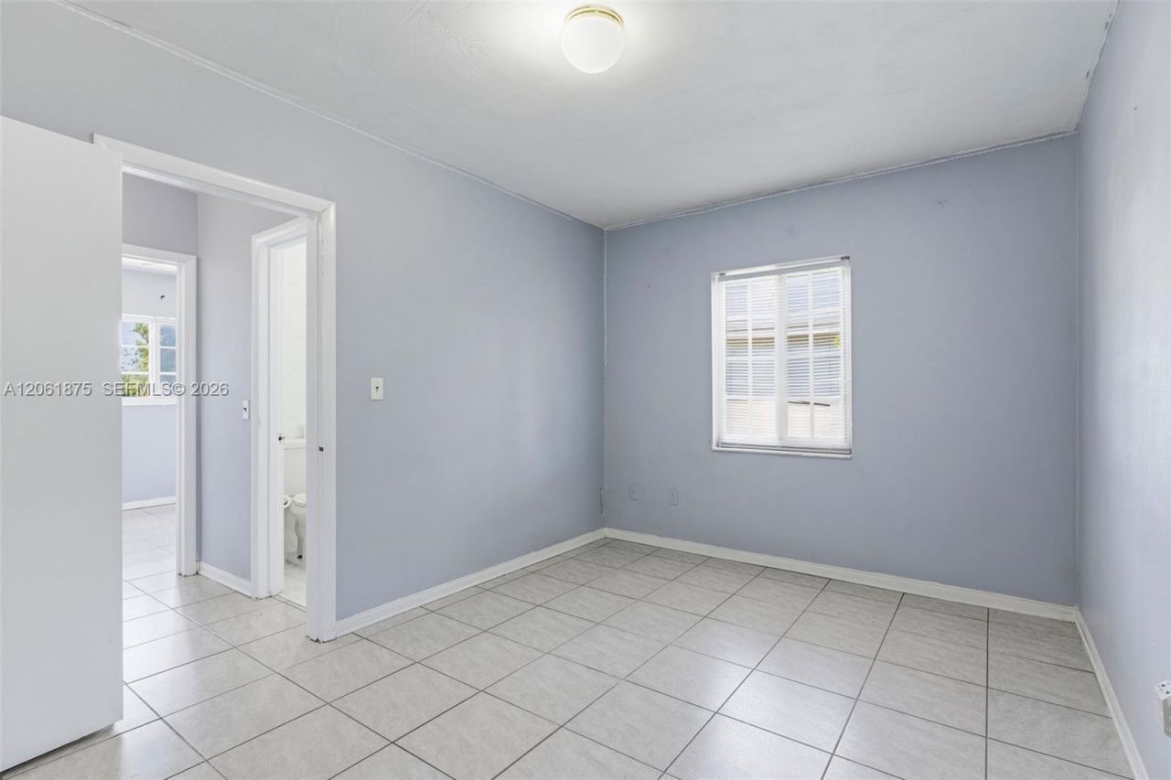 998 W 68th St, Hialeah, FL 33014 Photo