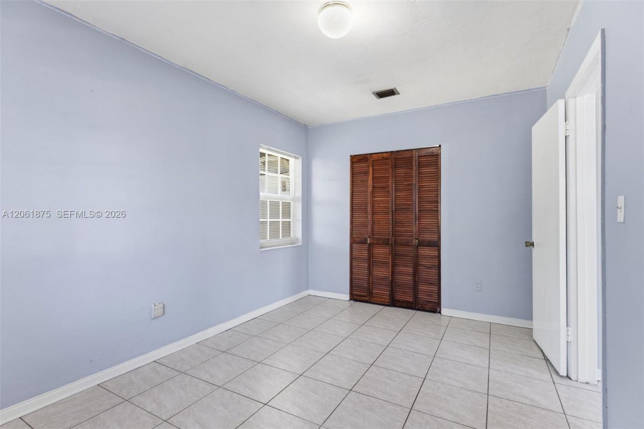 998 W 68th St, Hialeah, FL 33014 Photo