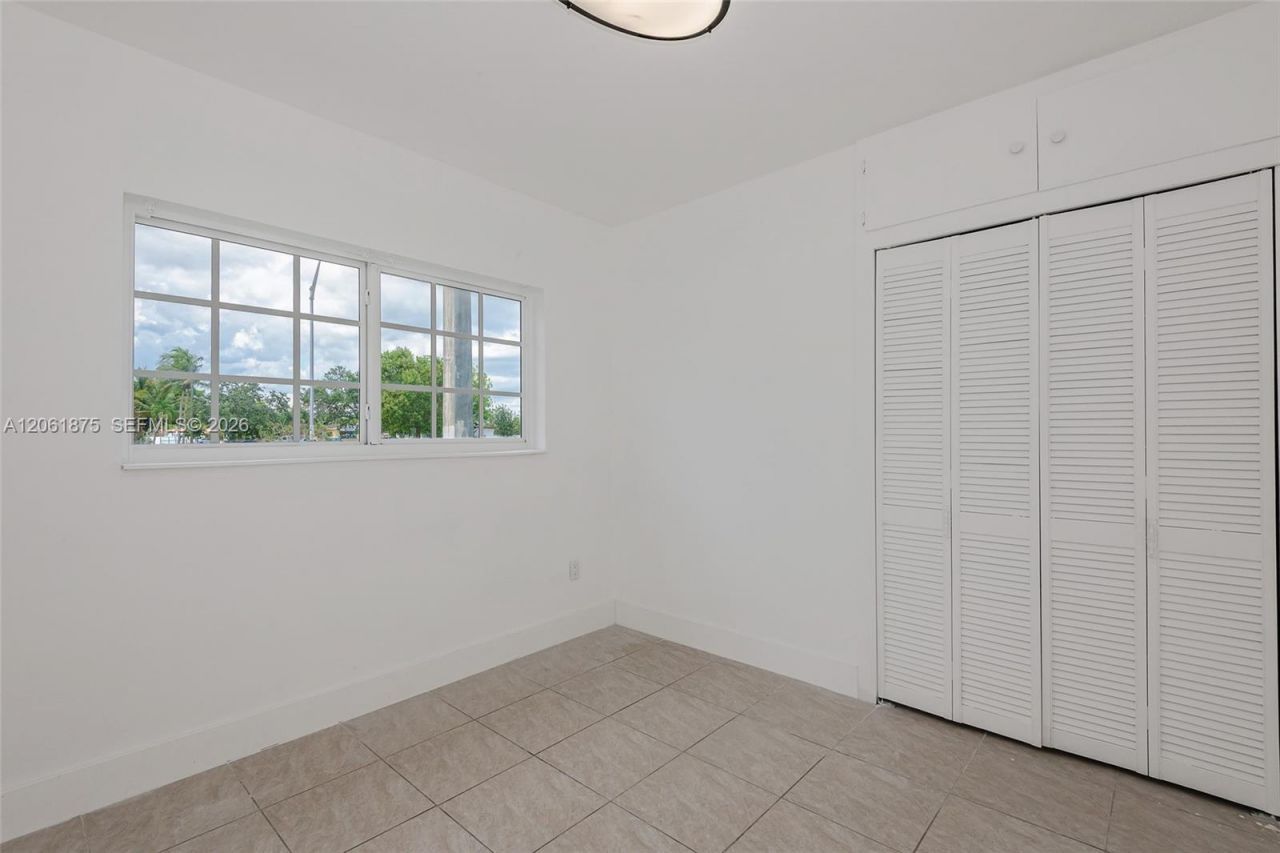 998 W 68th St, Hialeah, FL 33014 Photo