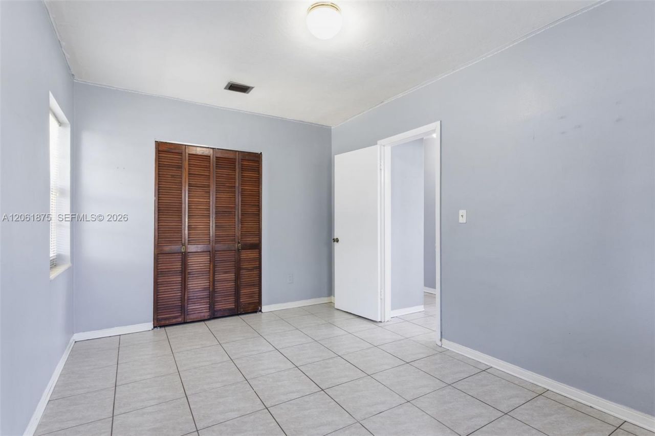 998 W 68th St, Hialeah, FL 33014 Photo