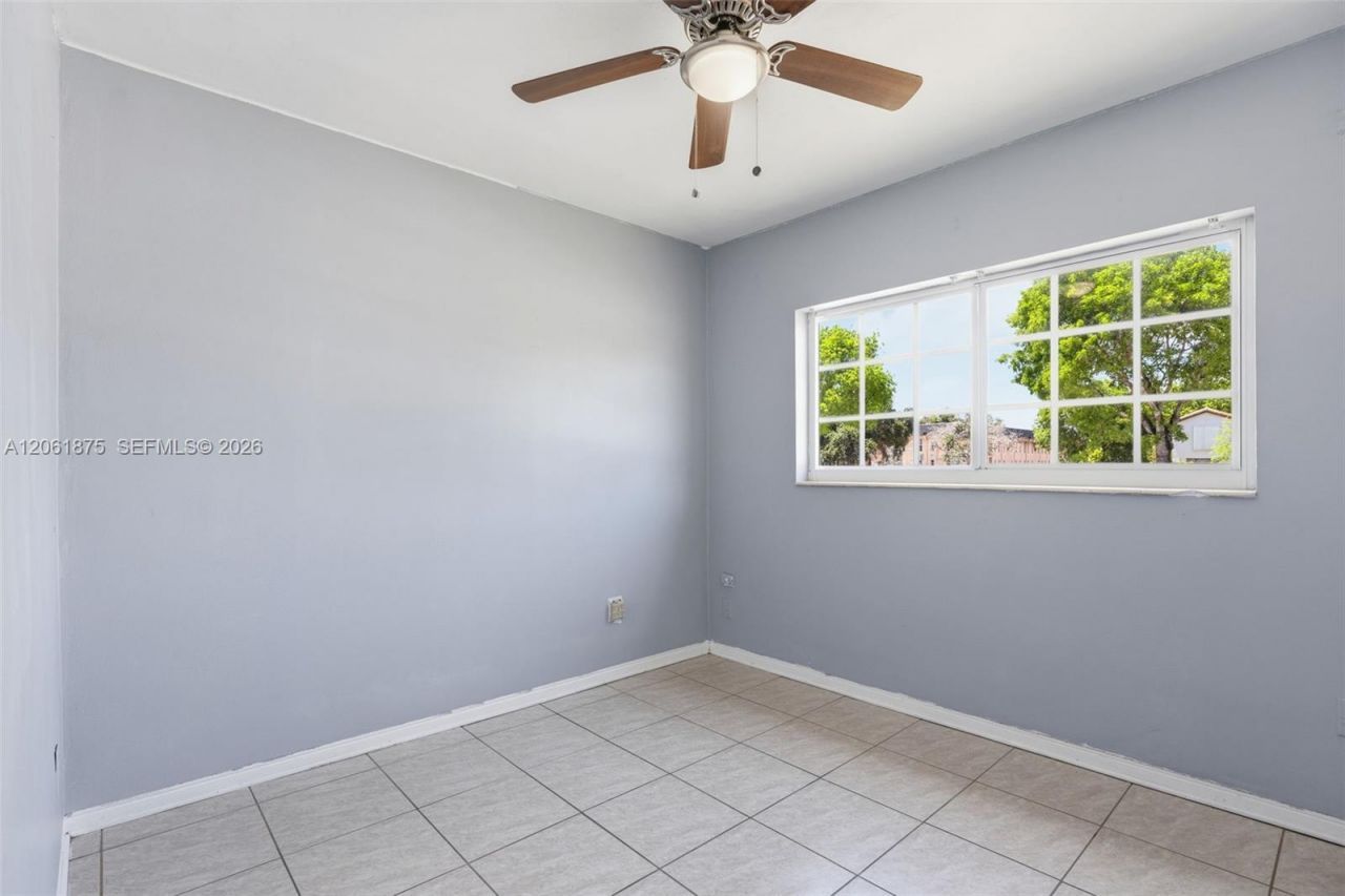 998 W 68th St, Hialeah, FL 33014 Photo