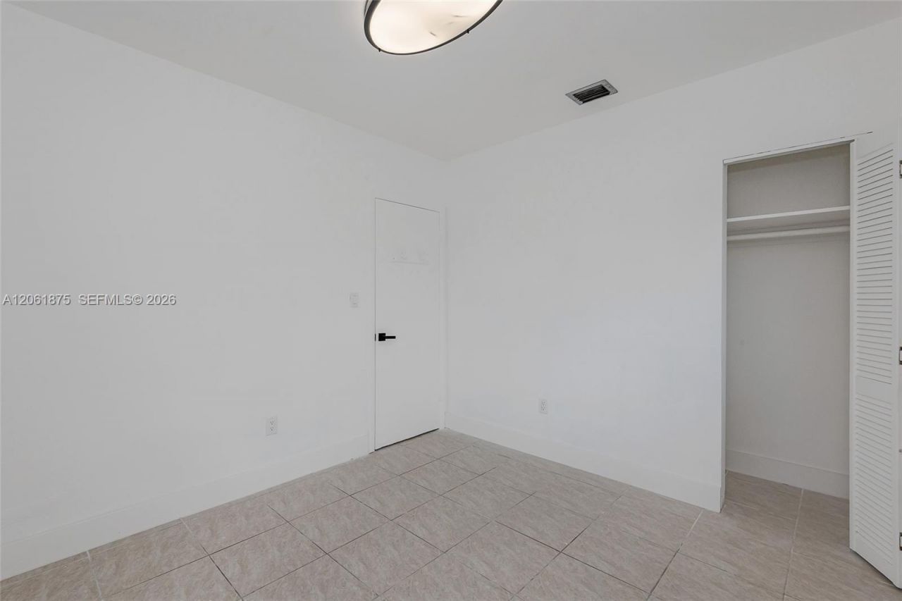 998 W 68th St, Hialeah, FL 33014 Photo