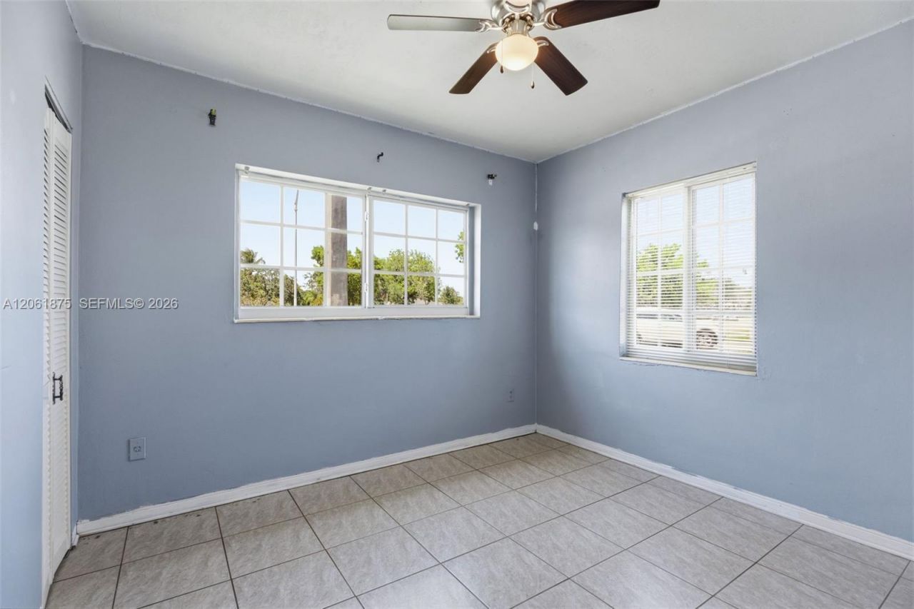 998 W 68th St, Hialeah, FL 33014 Photo
