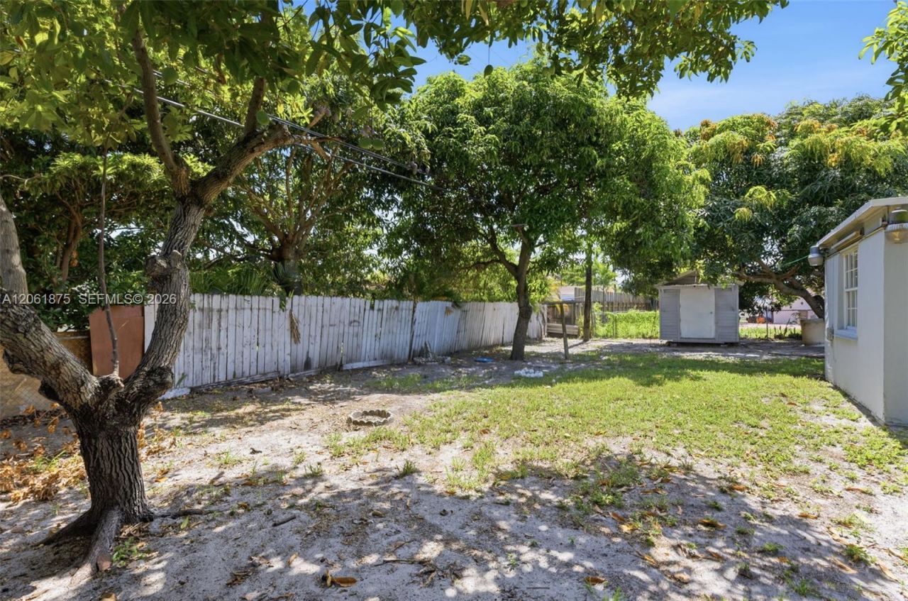 998 W 68th St, Hialeah, FL 33014 Photo