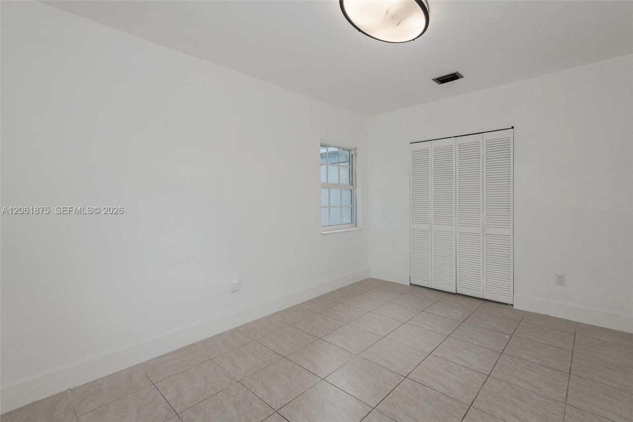 998 W 68th St, Hialeah, FL 33014 Photo
