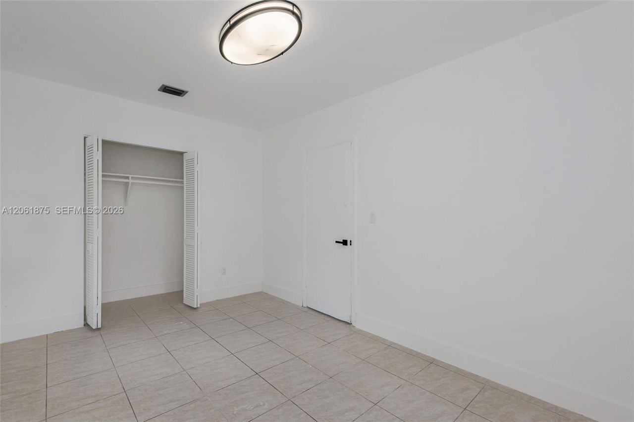 998 W 68th St, Hialeah, FL 33014 Photo