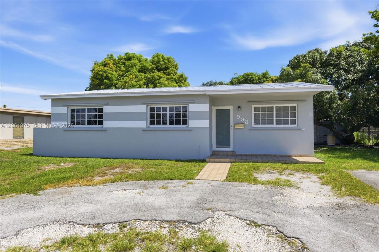998 W 68th St, Hialeah, FL 33014 Photo