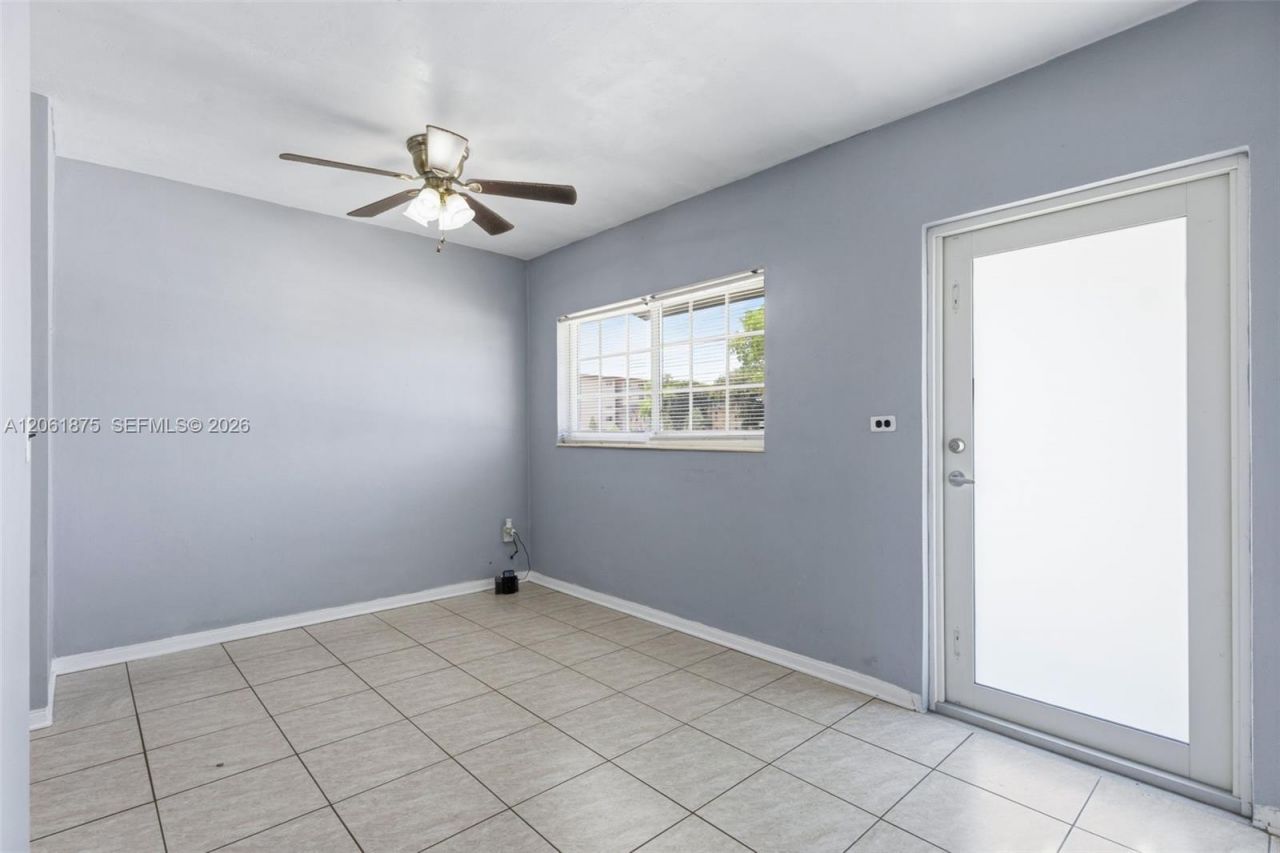 998 W 68th St, Hialeah, FL 33014 Photo