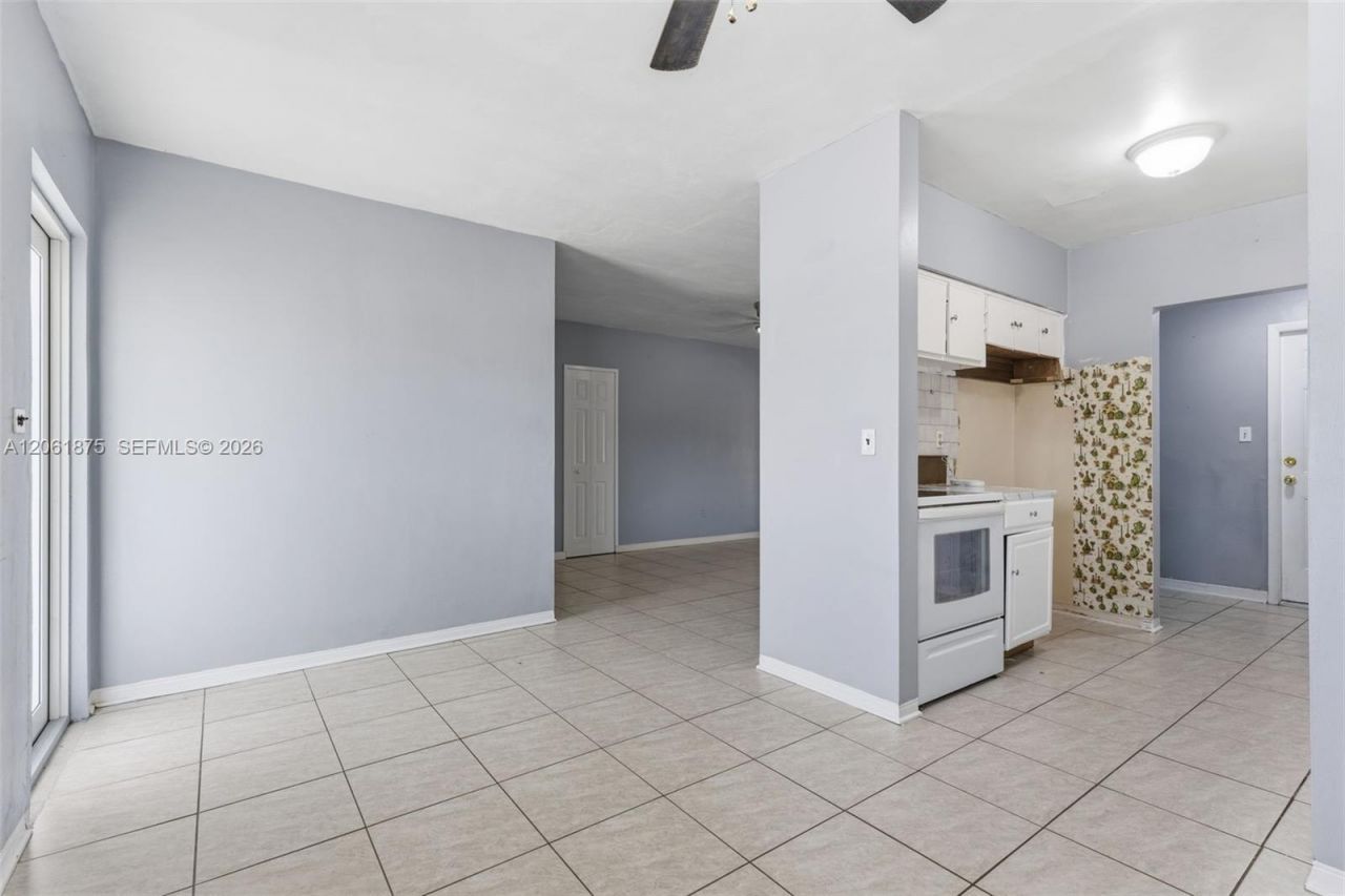 998 W 68th St, Hialeah, FL 33014 Photo