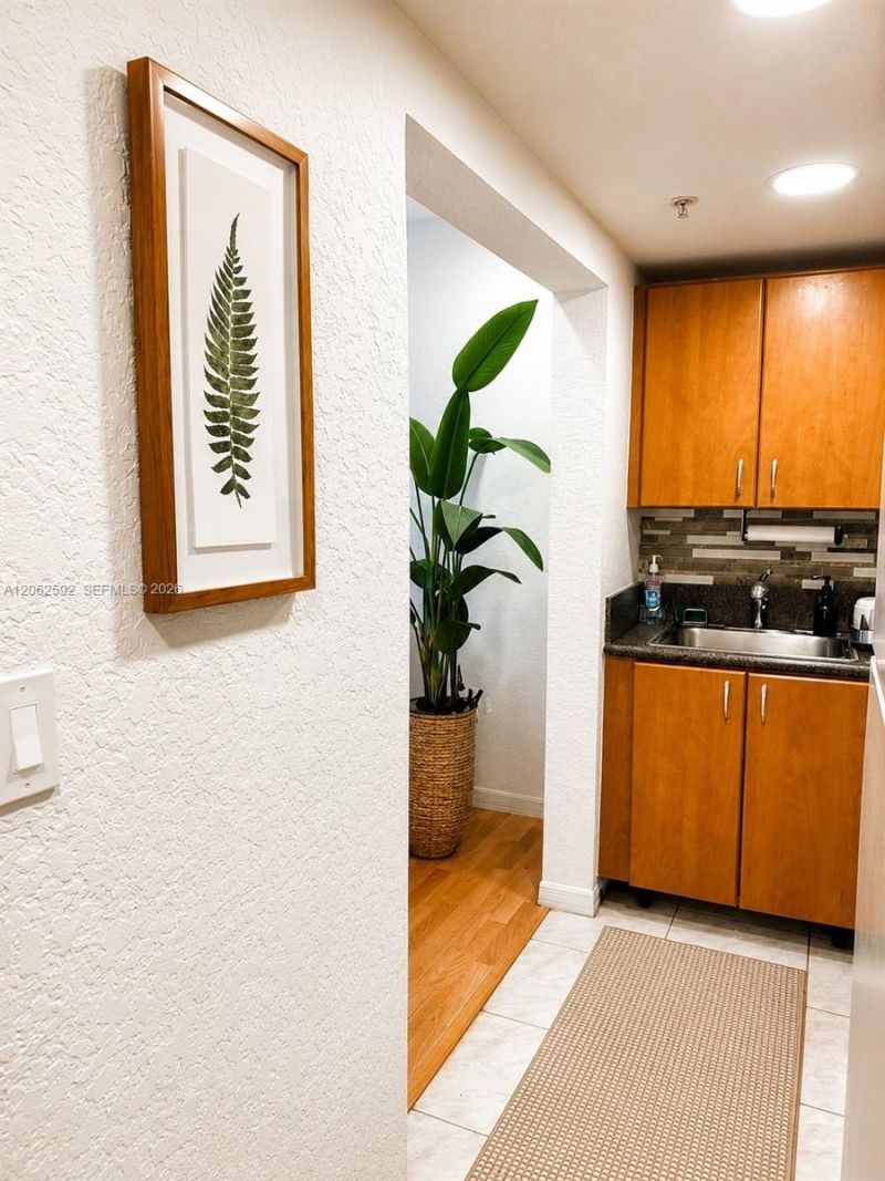 7326 Collins Ave , Unit 207, Miami Beach, FL 33141 Photo