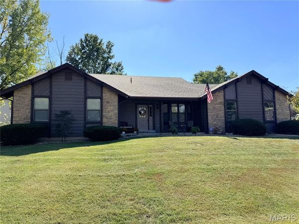 21 Dijon Court , Lake St Louis, MO 63367