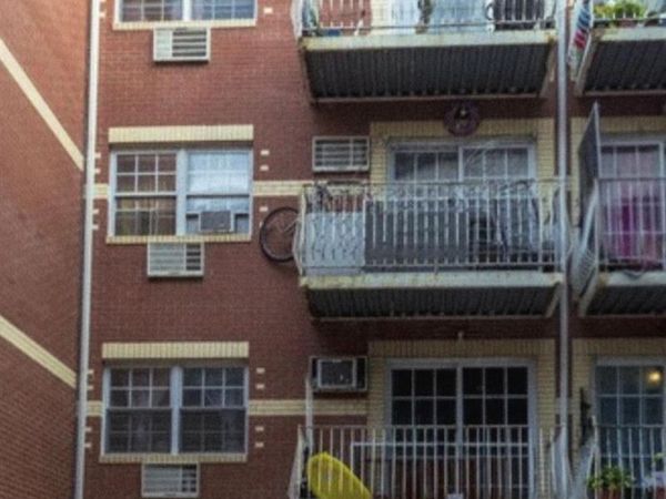 52-06 Roosevelt Avenue , Woodside, NY 11377