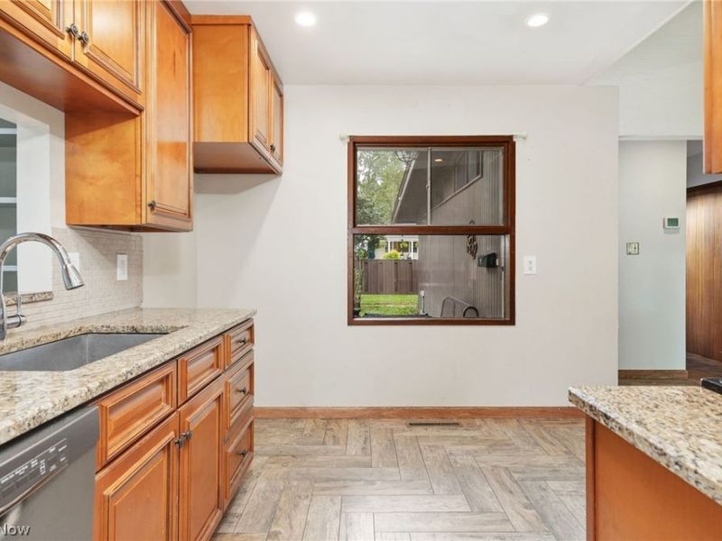 6390 Nelwood Road, Parma Heights, OH 44130 Photo 6
