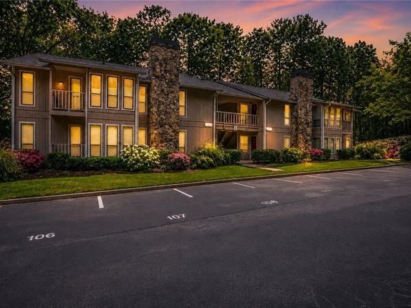 3843 Woodridge Way , Tucker, GA 30084