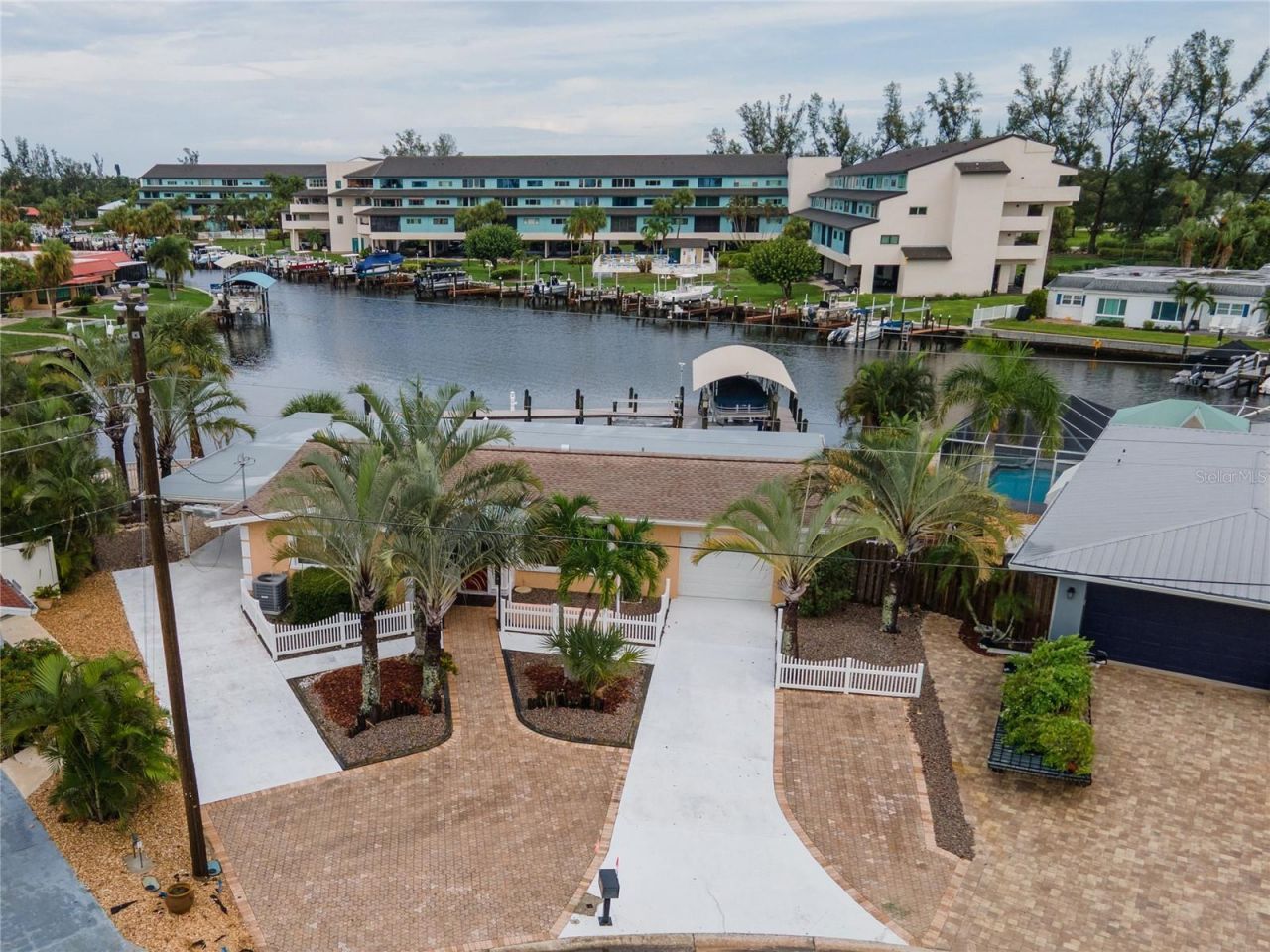 4223 Royal Palm Drive, Bradenton, FL 34210 Photo