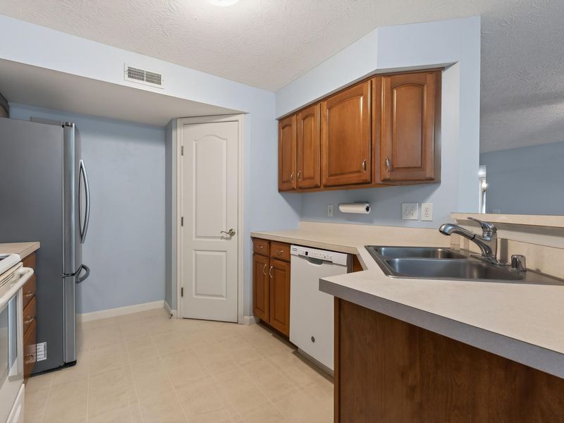 1604 Ashley Court, Unit 201, Florence, KY 41042 Photo 8