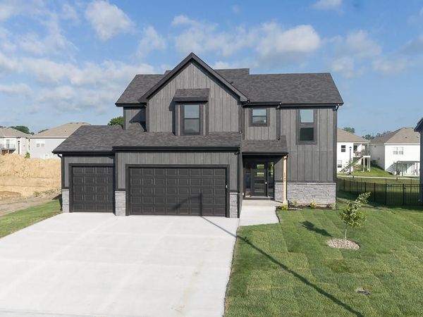 136 Brookwood Street, Lansing, KS 66043