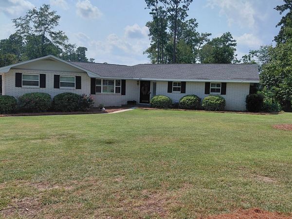 460 S College Street, Metter, GA 30439