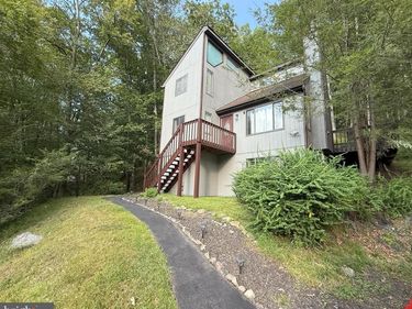 6271 DECKER ROAD, BUSHKILL, PA 18324