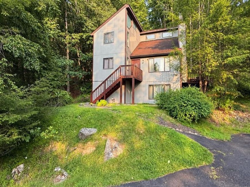 6271 Decker Road, Bushkill, PA 18324 Main Photo