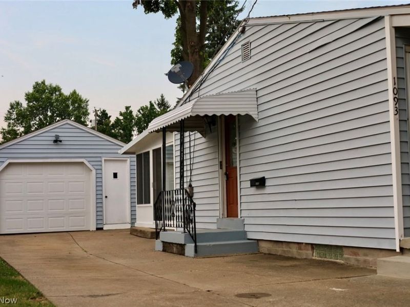 1093 Sutherland Avenue, Akron, OH 44314 Photo 4