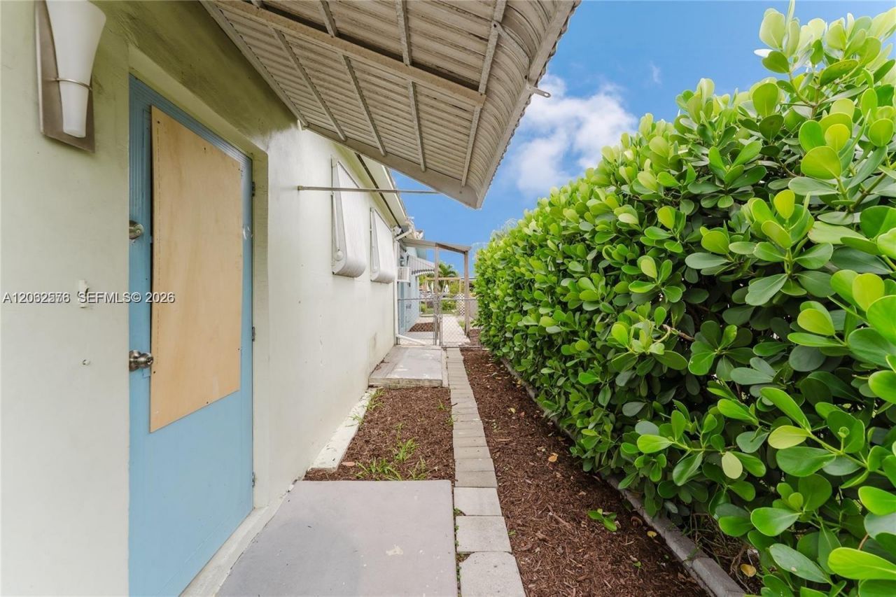5737 Grant St, Unit 3, Hollywood, FL 33021 Photo