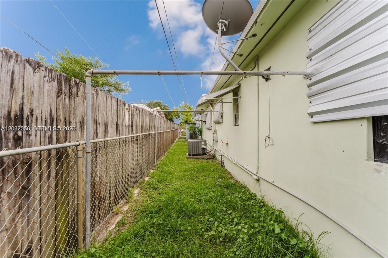 5737 Grant St, Unit 3, Hollywood, FL 33021 Photo